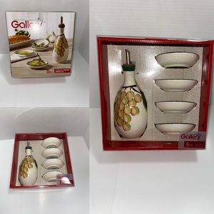 NWT Oil Jar With 4 Dipping Bowls New